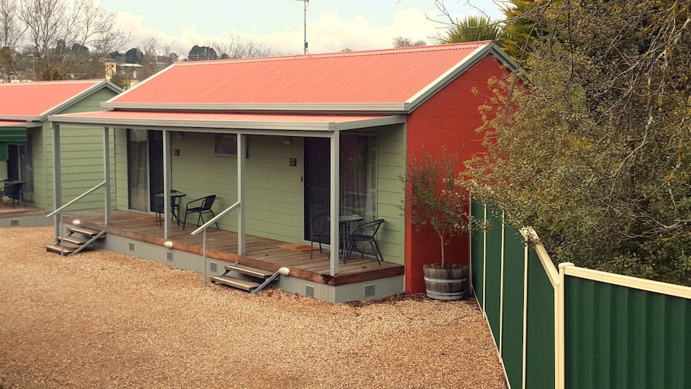 Daylesford Central Motor Inn 62/65