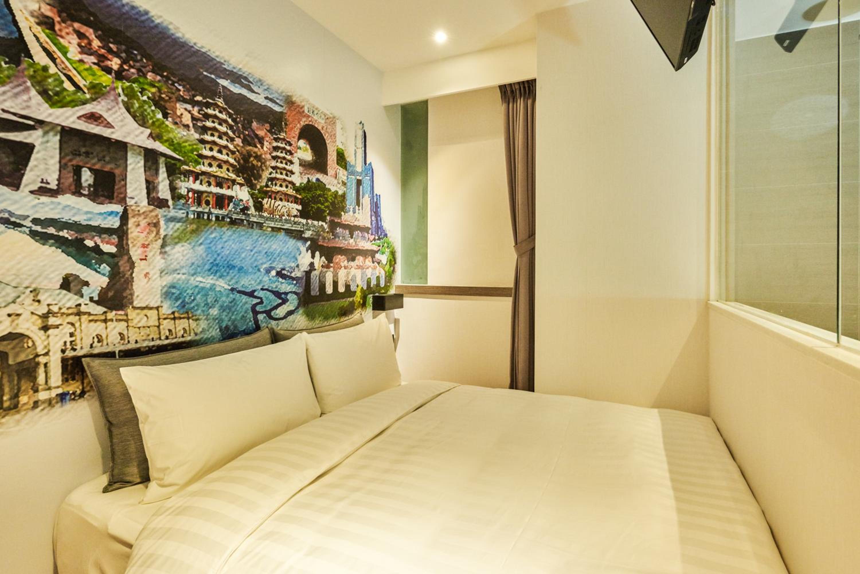 ROOM, SINGLE, NO WINDOW
