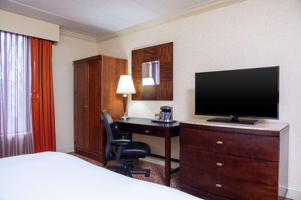 Doubletree By Hilton Hotel Grand Rapids Airport 37/53