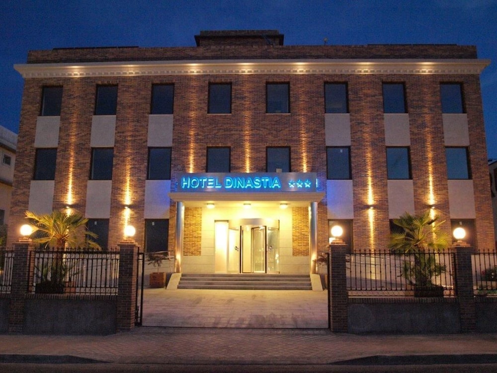 Hotel Dinastia 3/40