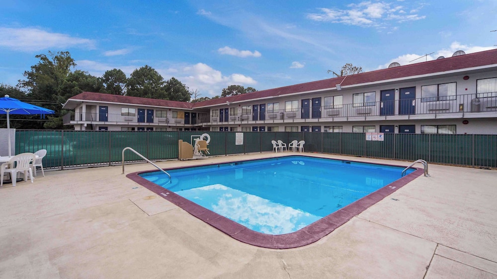 Motel6 Meridian, MS 55/60