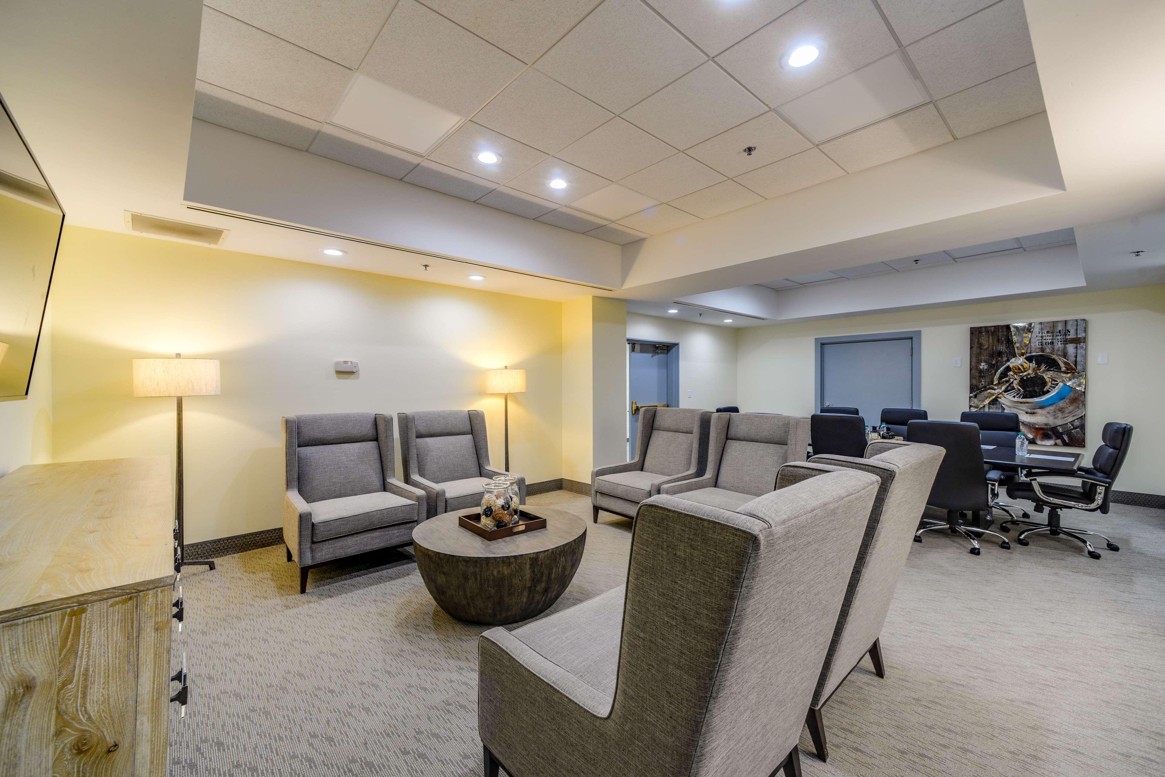 St. Louis Airport Hotel 22/44