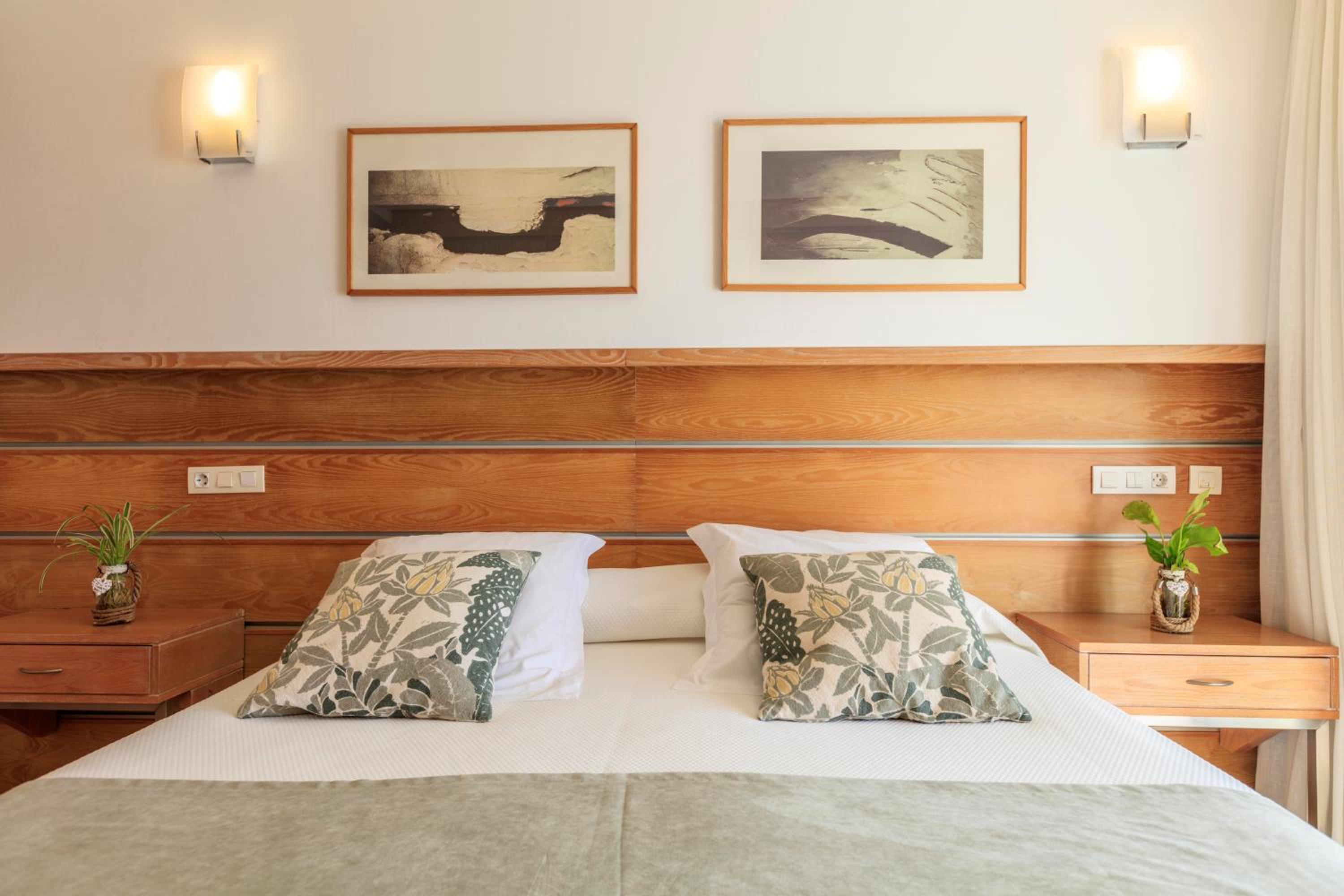 HOSTAL LA SAVINA 38/58