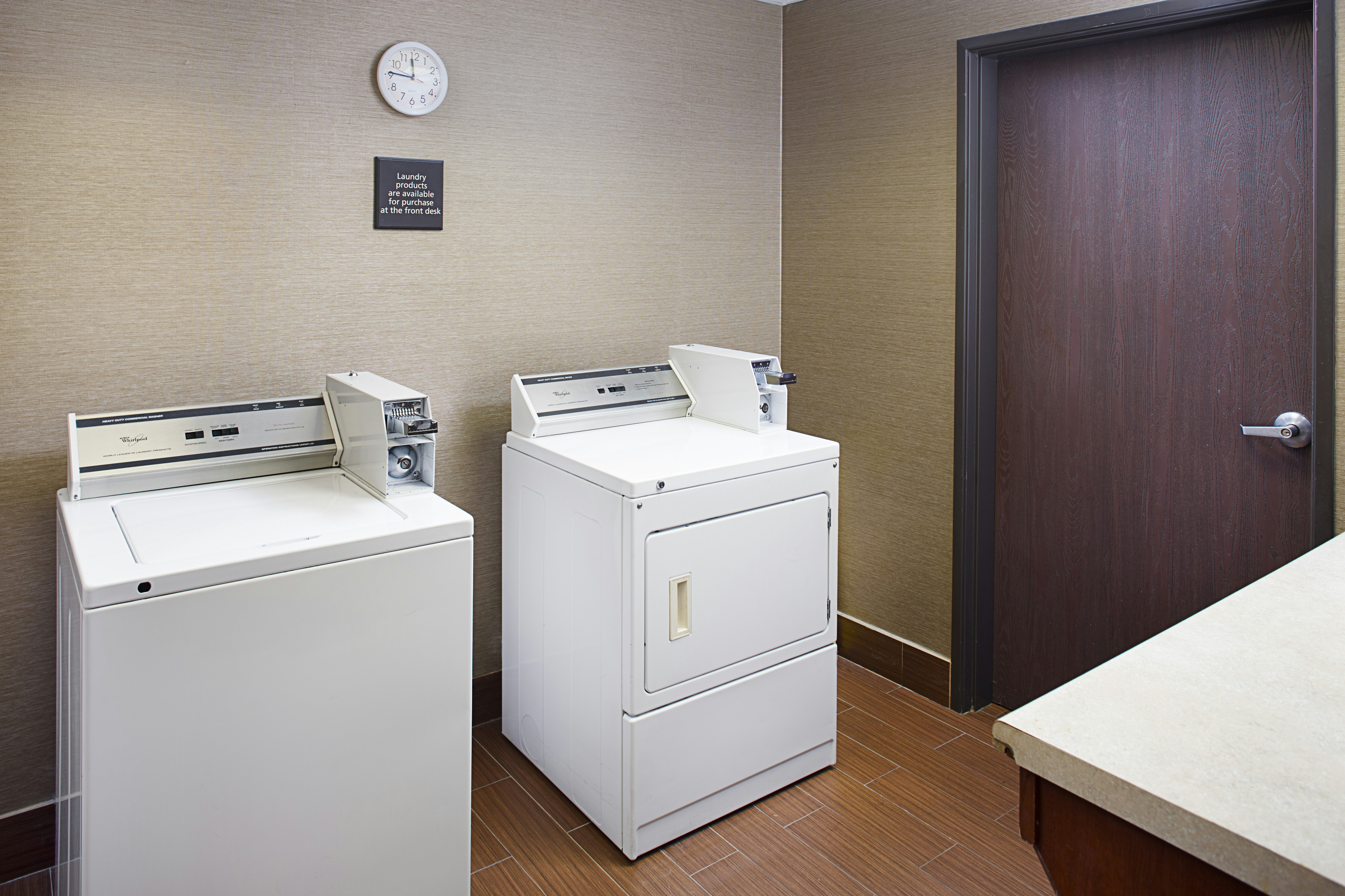 Hampton Inn Suites Palmdale 16/31
