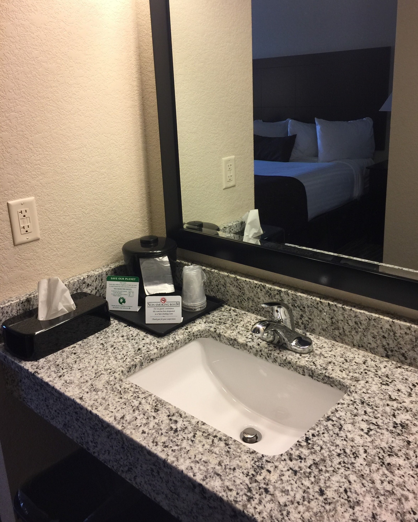 جناح بسرير كينج مع أريكة بحوض جاكوزي، Cobblestone Inn and Suites Maryville 5/10