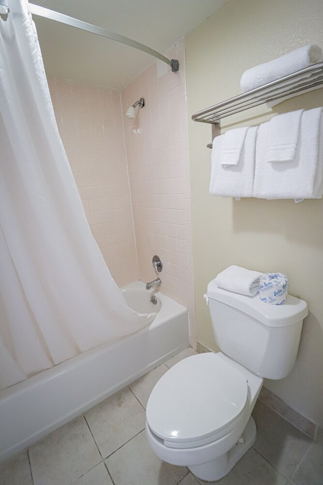 University Inn Suites 15/39