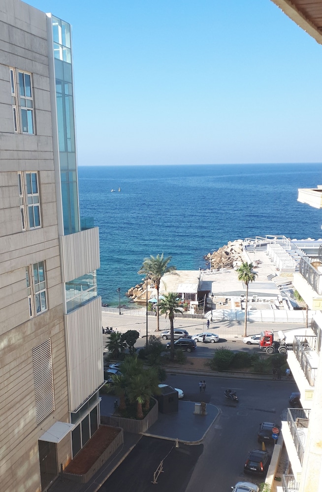 Lahoya Homes, Beirut 44/50