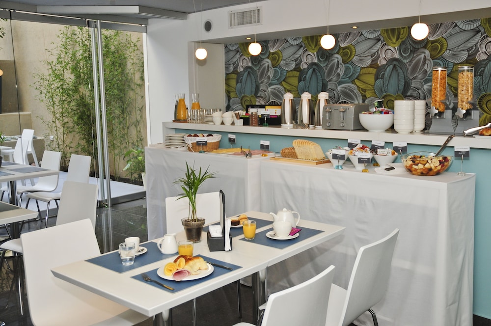 Ian Hotel (ex Howard Johnson Palermo) 36/54
