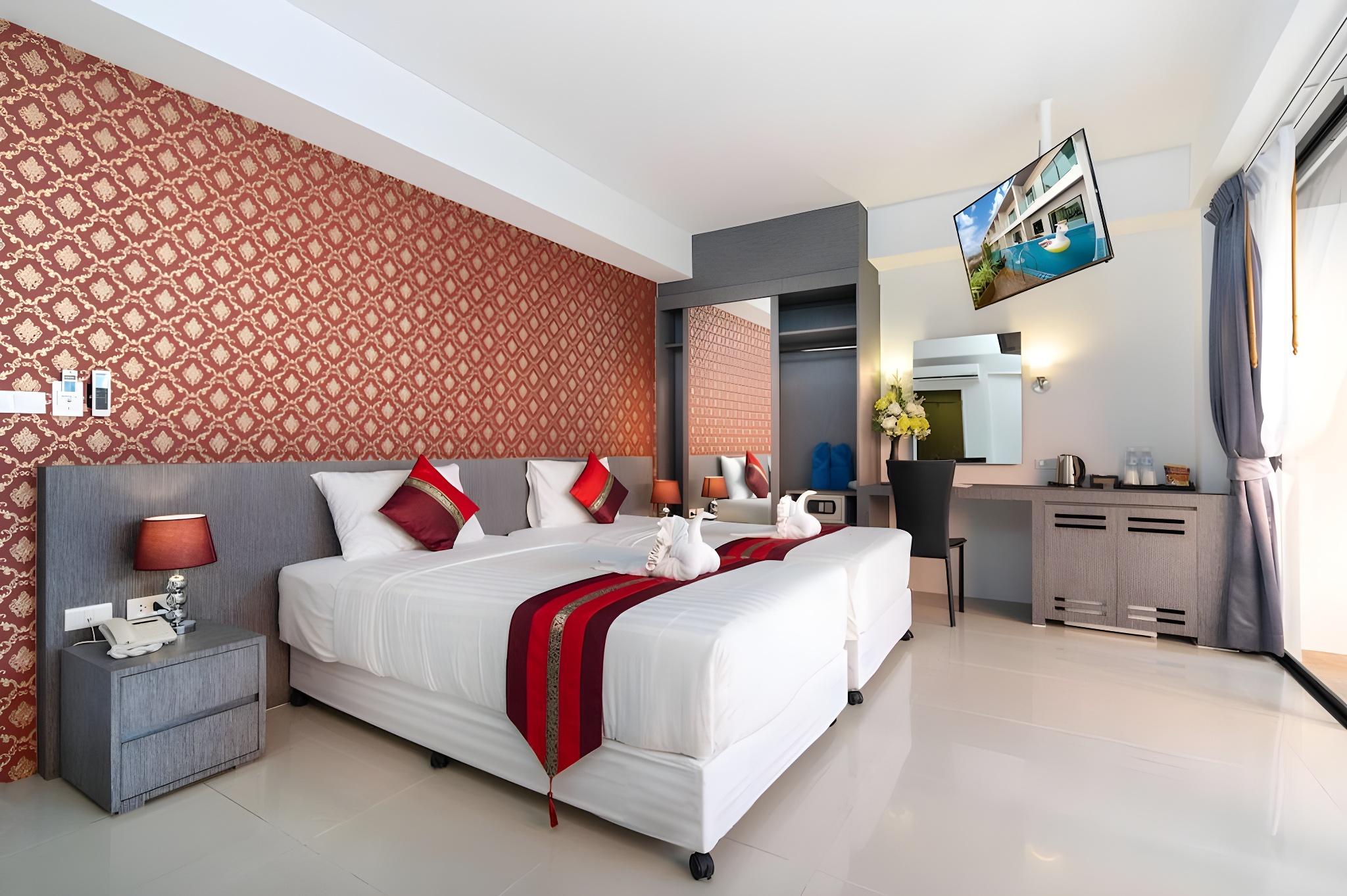 2 Bedrooms, Family, King and Twin Beds, Pool Access