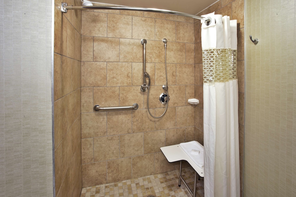 Hampton Inn Bowie 13/42