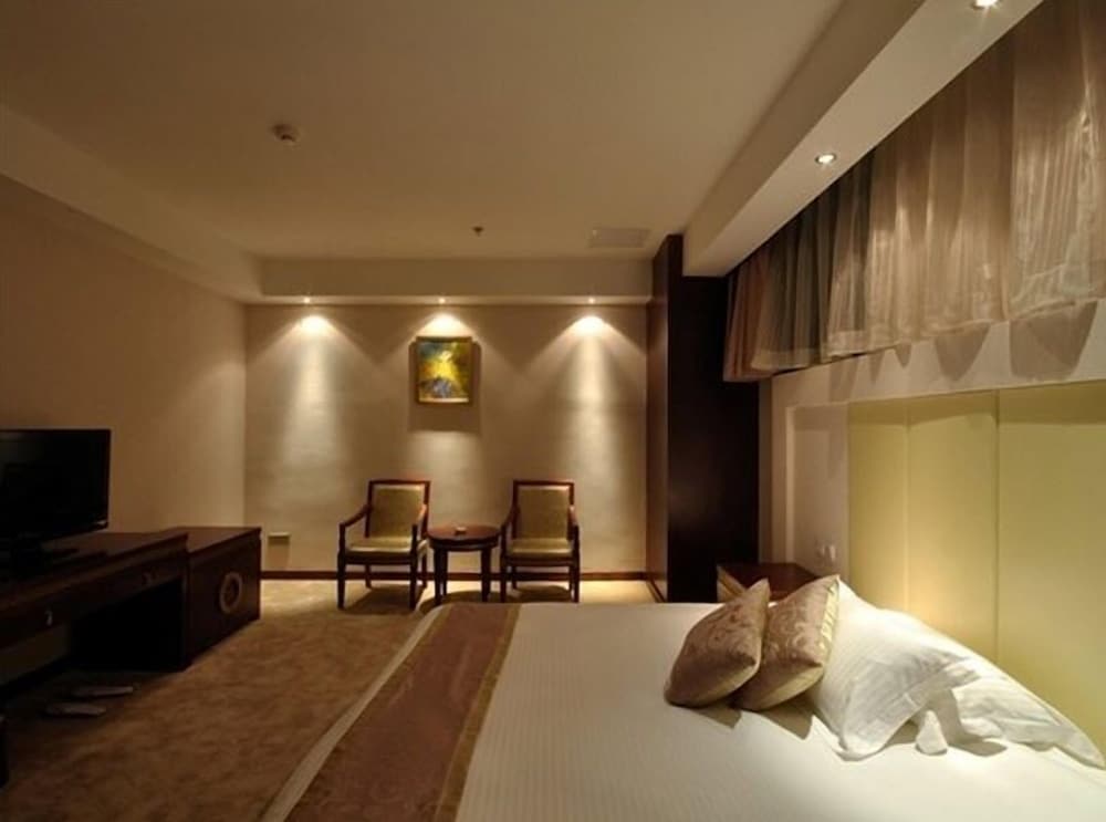 Jinjiang Inn Select Fengxian Baolong Square Canal North Road 17/24