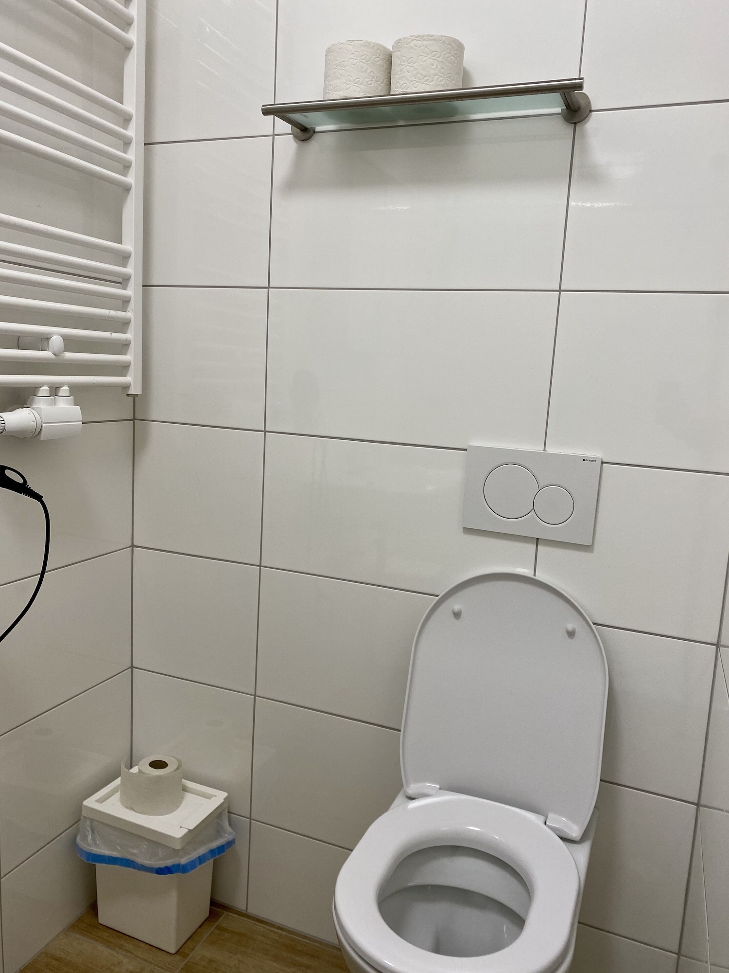 City, Twin Beds, Private Bathroom، AJO MESSE 9/9