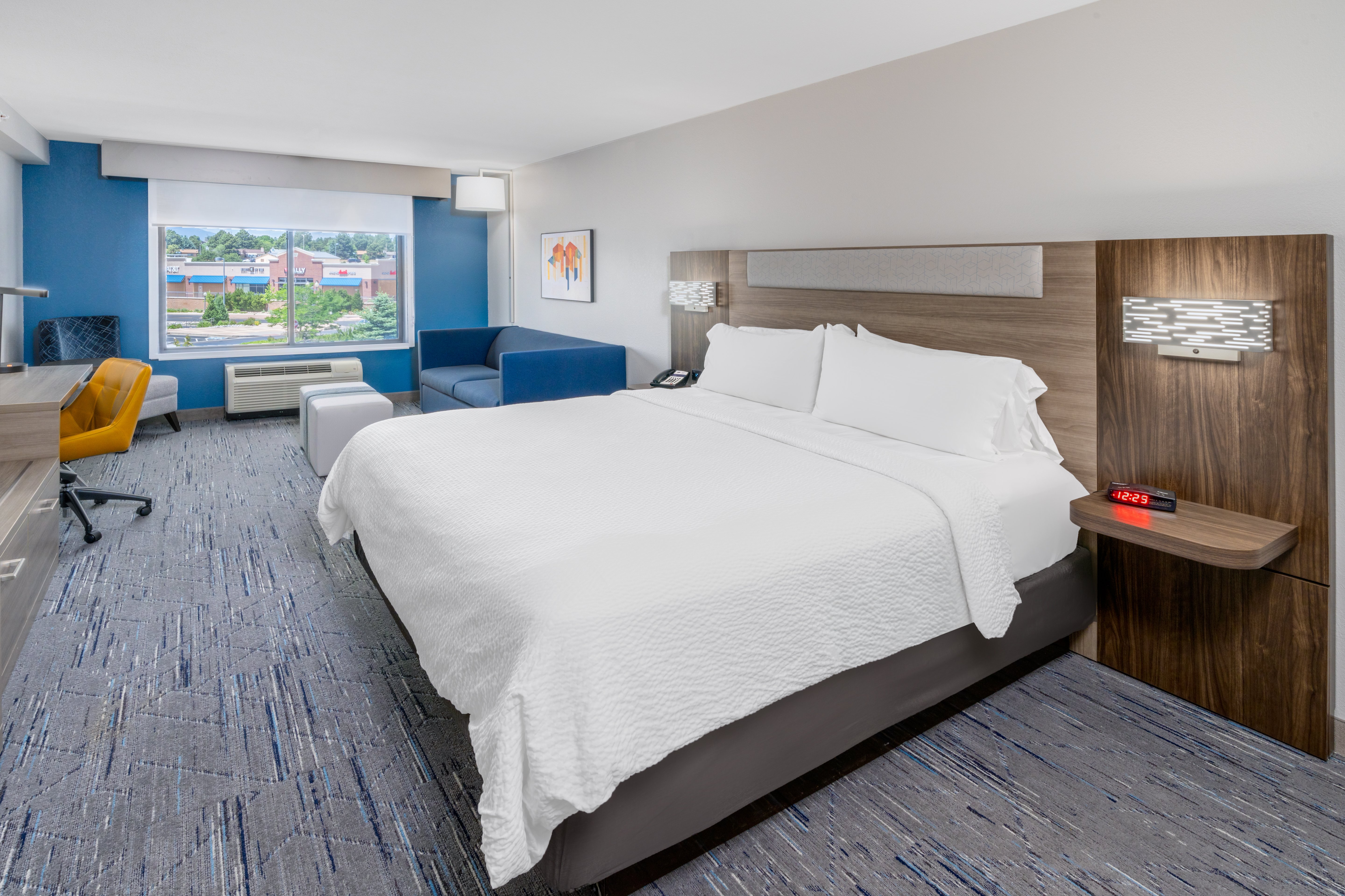 SUITE, KING BED