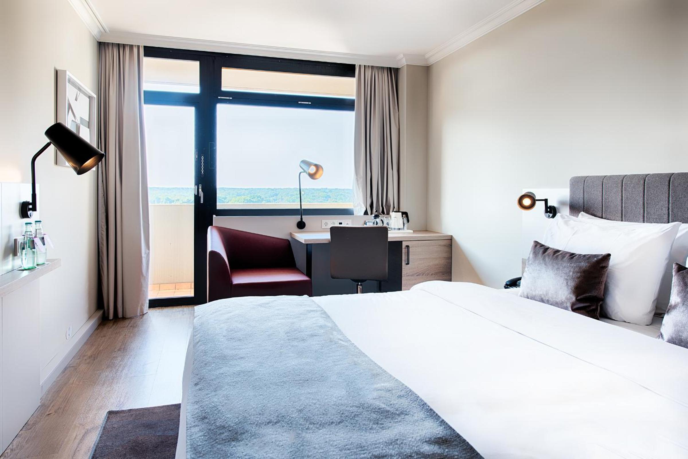 Upgrade, Standard, Queen Bed