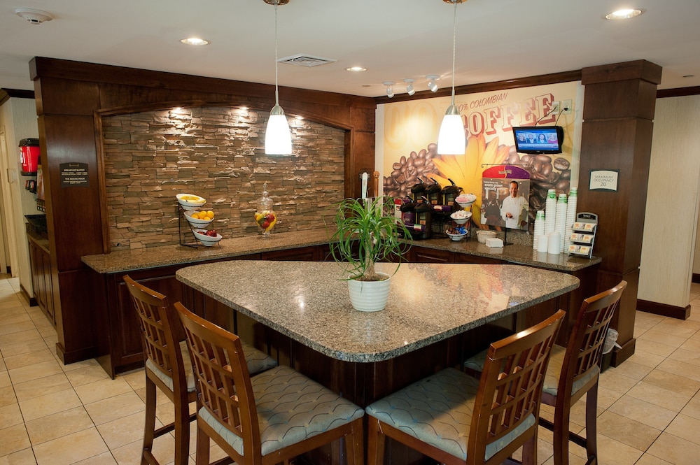 Staybridge Suites East Stroudsburg Poconos 55/69