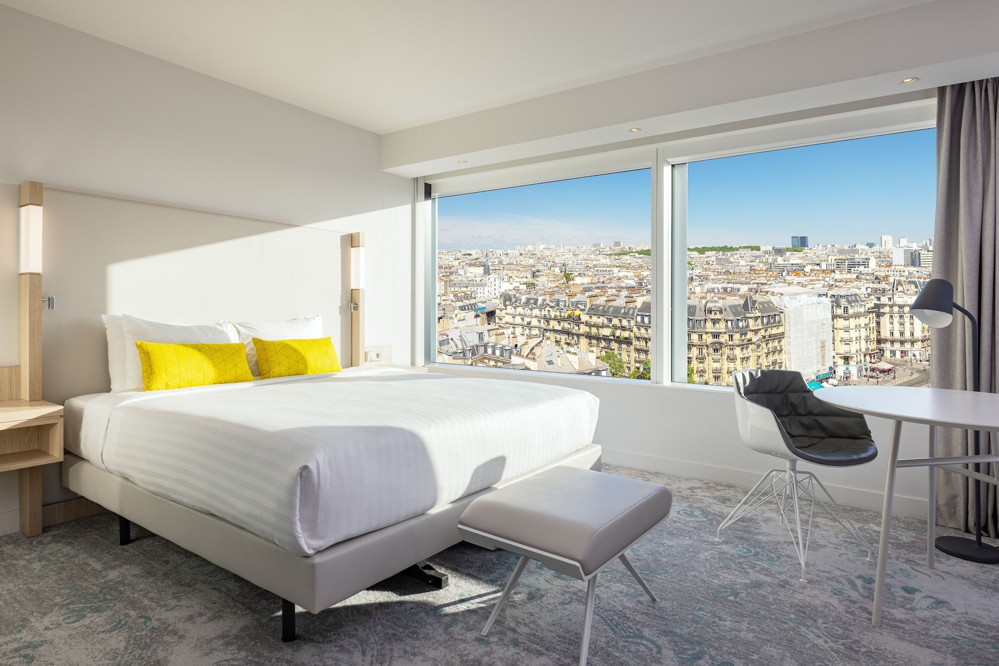 Parisian, King Bed, Sofa، Courtyard Paris Gare de Lyon 2/4
