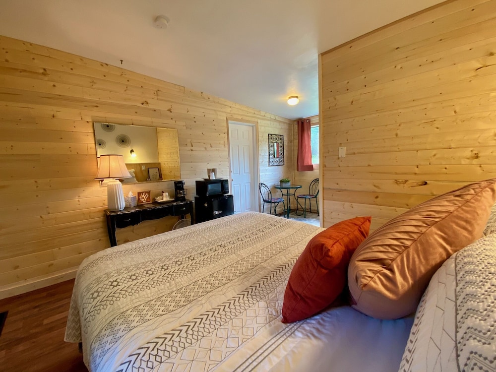 Emerald Valley Inn 35/74