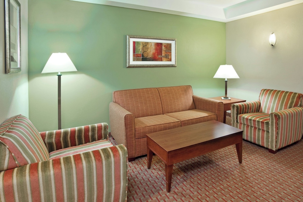 Holiday Inn Express Hotel Suites Niagara Falls 56/75