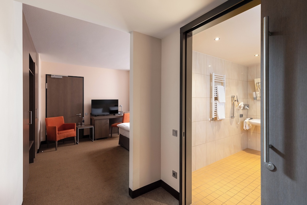 IntercityHotel Berlin Airport Area North 24/43