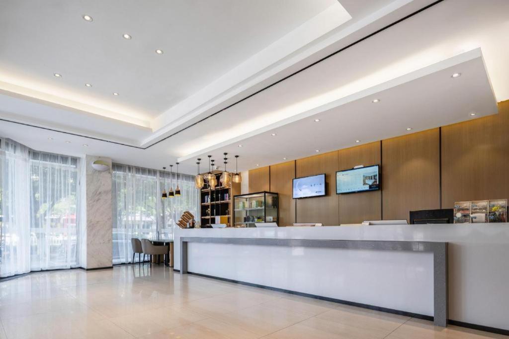 City Comfort Inn (Maoming High Speed Railway Station Wenming Road) 18/57