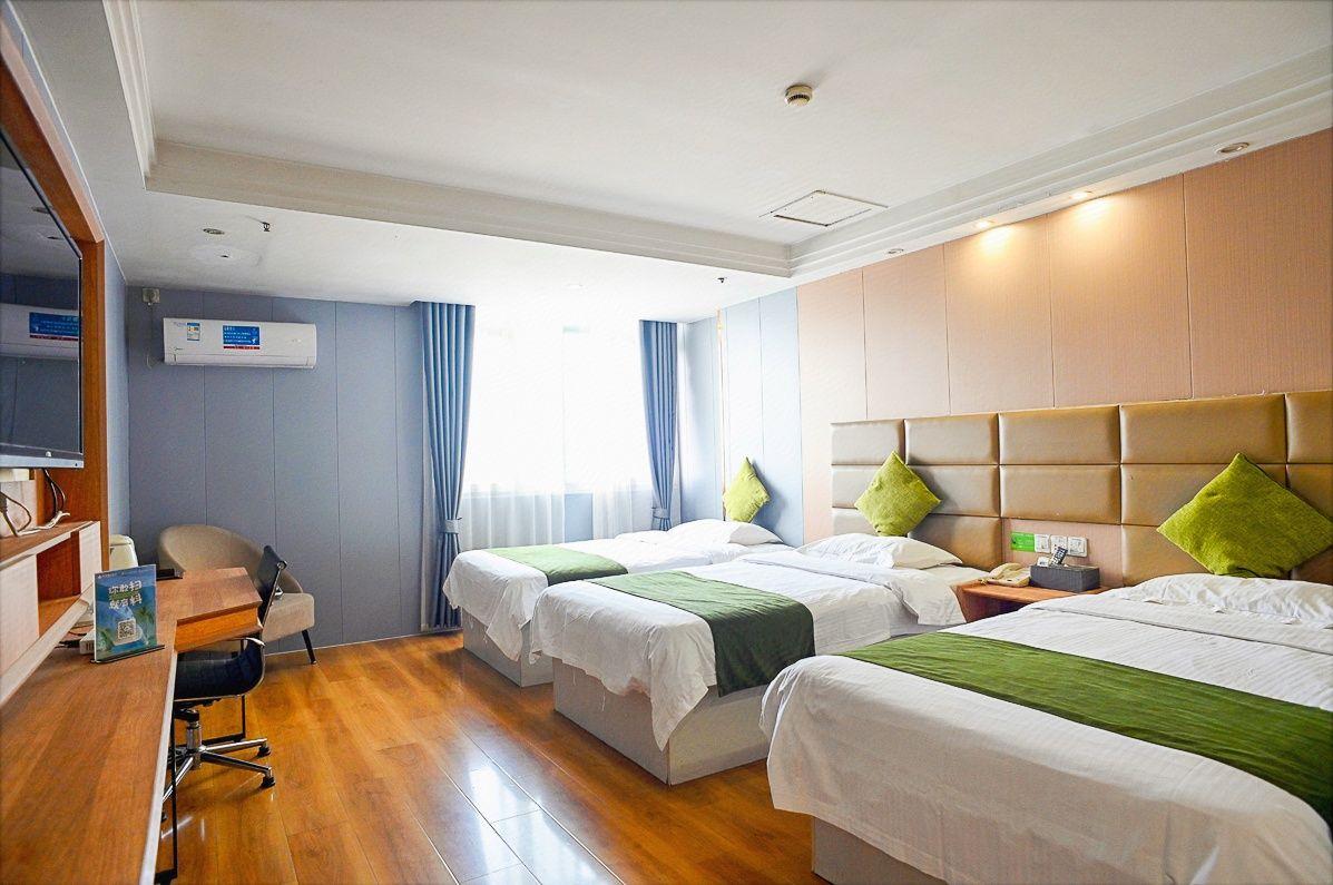 ROOM, TRIPLE