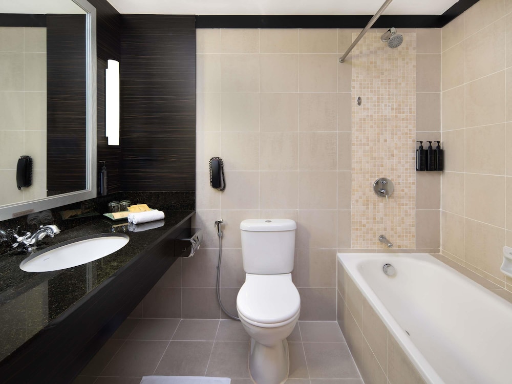 Grand Mercure Singapore Roxy 65/66