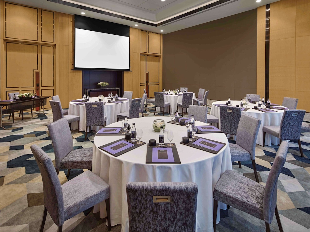Sofitel Singapore City Centre 57/71
