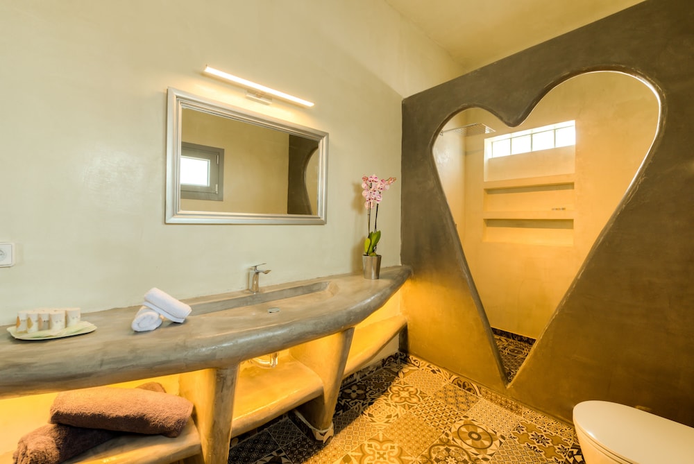 Pasithea Suites Santorini 60/60