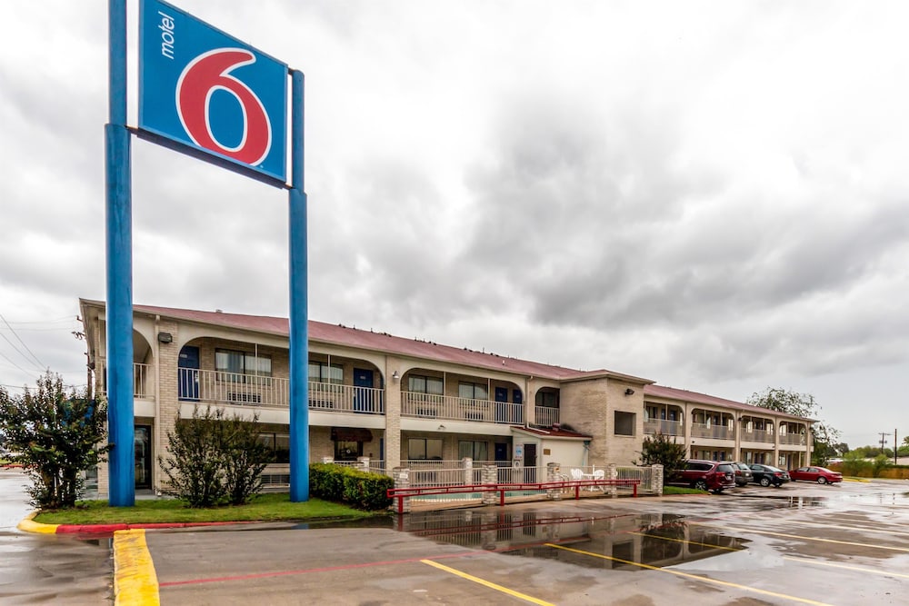 Motel6 San Antonio, TX - Frost Bank Center 34/44