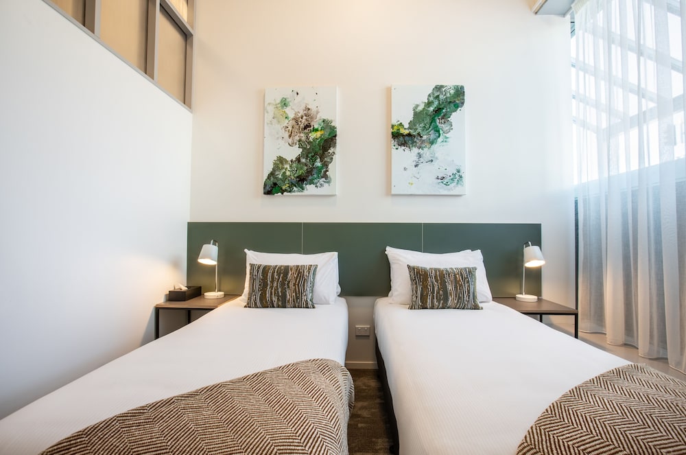 Sojourn Apartment Hotel Riddiford Street Limited 29/54