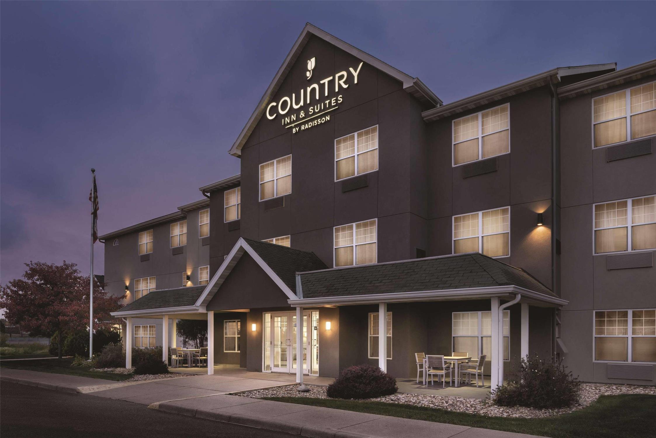 Country Inn & Suites By Radisson Waterloo Ia 1/18