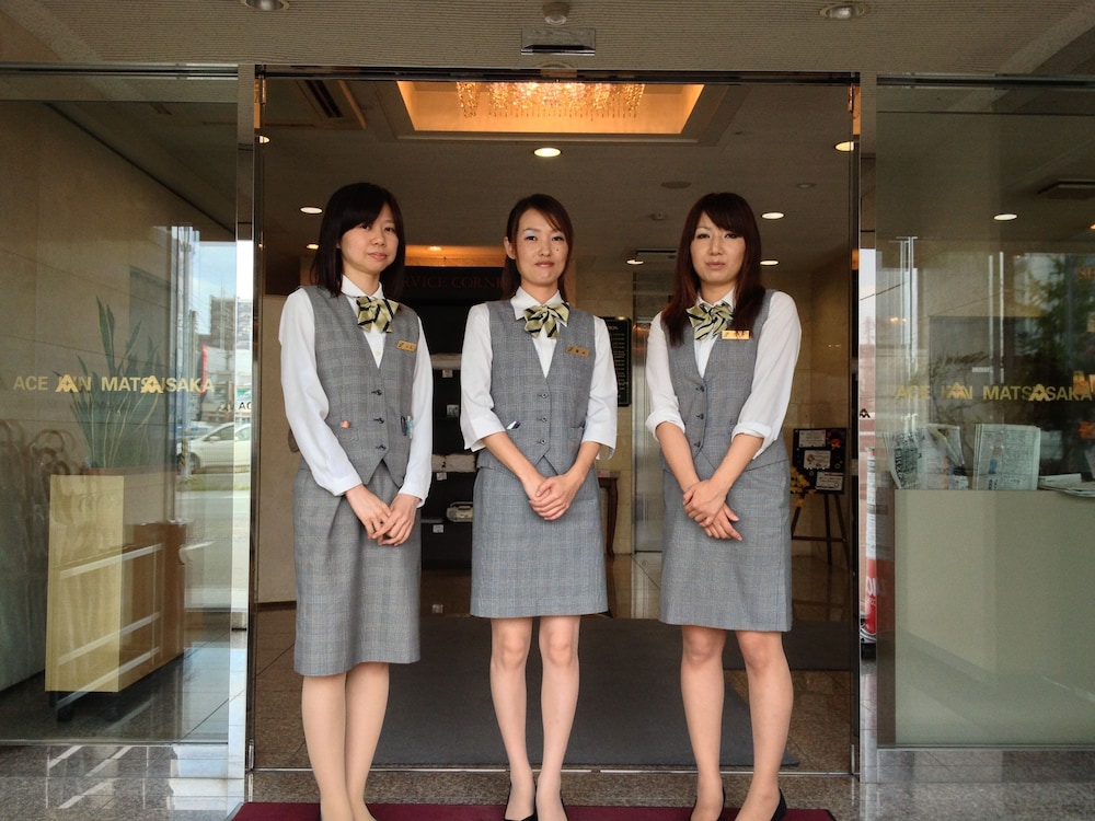 Ace Inn 6/50
