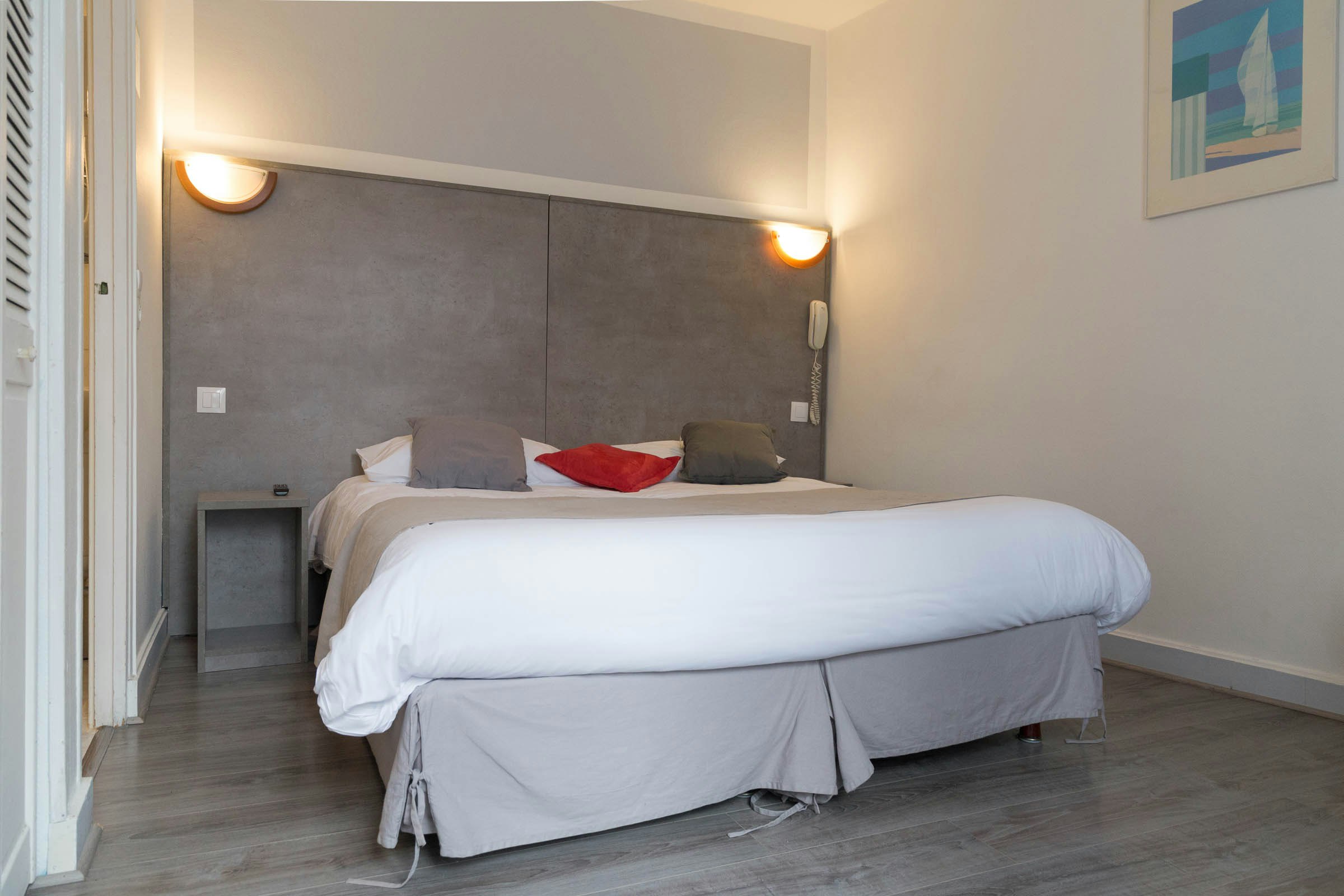 PANAM HOTEL PARIS GAMBETTA (ex Superhotel) 30/50