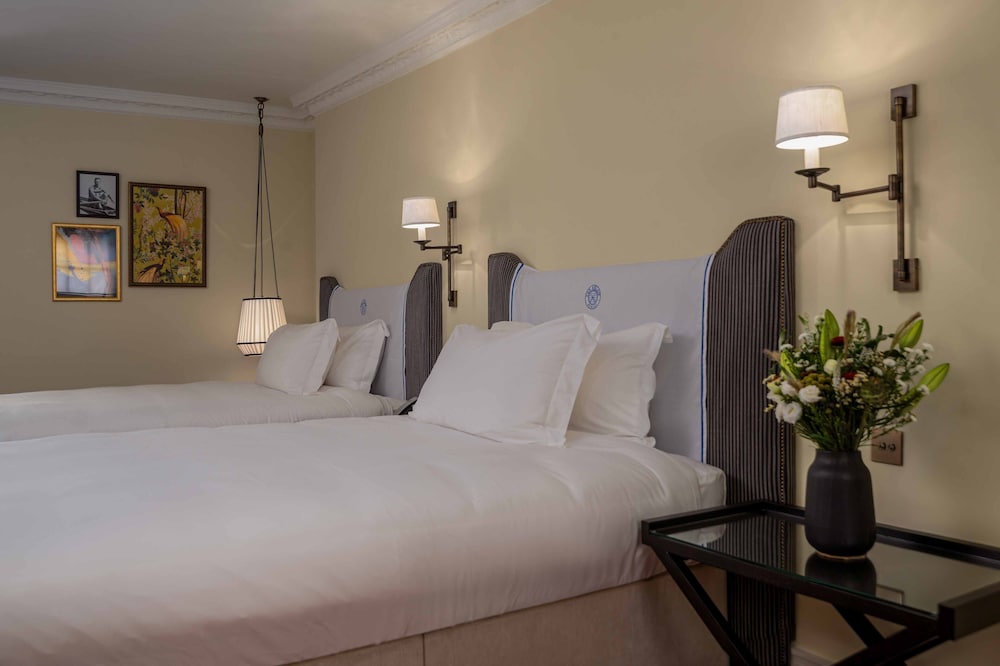 Red Lion Hotel 13/45