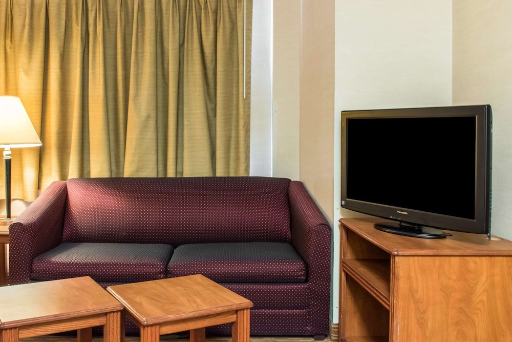 MainStay Suites of Lancaster County 33/42