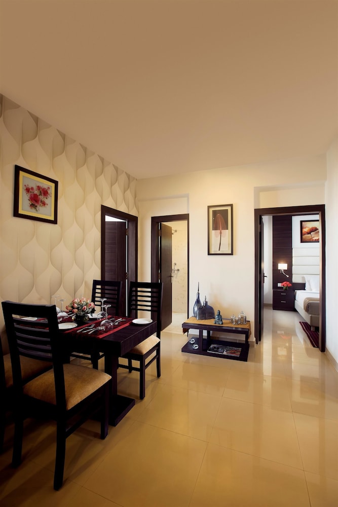 GOLDEN TULIP BHIWADI 24/33