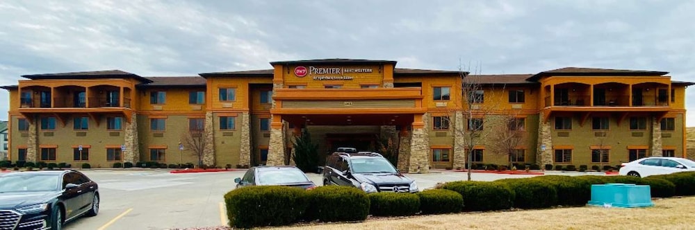 Best Western Plus KC Speedway Inn & Suites 2/31