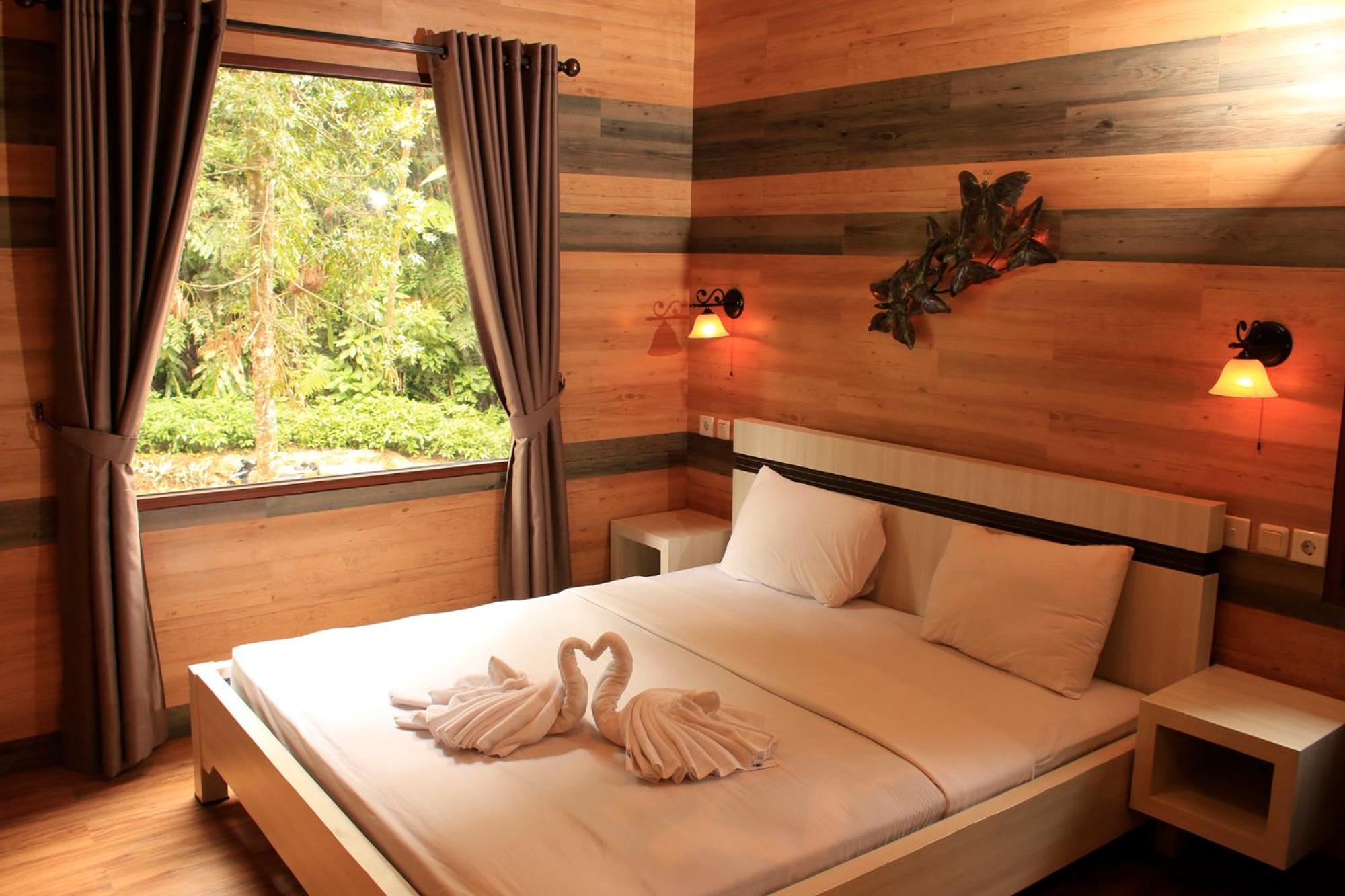 2 Bedrooms, Tree House