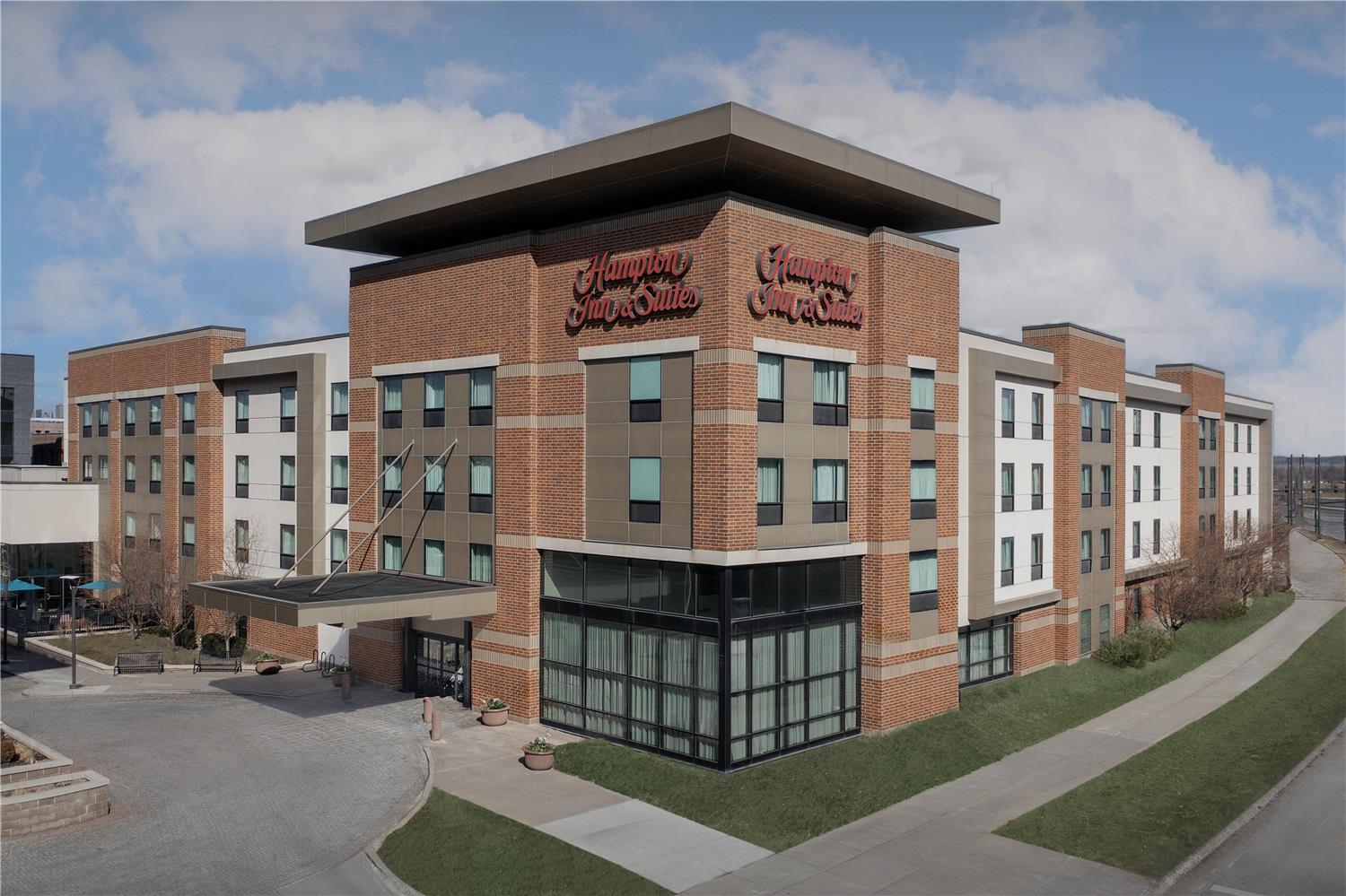 Hampton Inn Suites By Hilton Omaha Downtown 4/46
