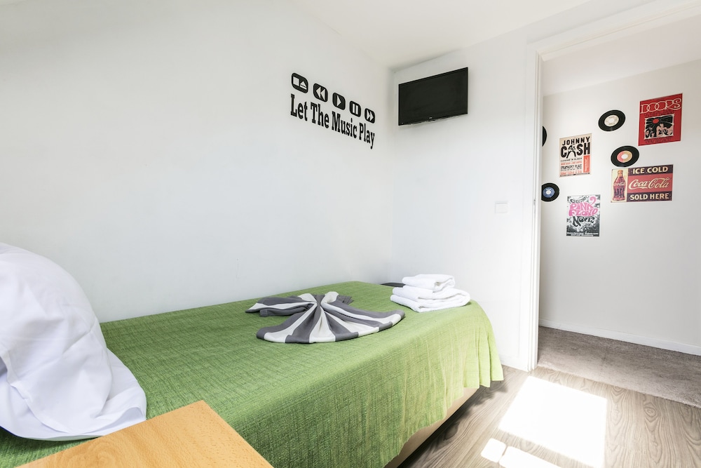 Cristal Guest House 7/63