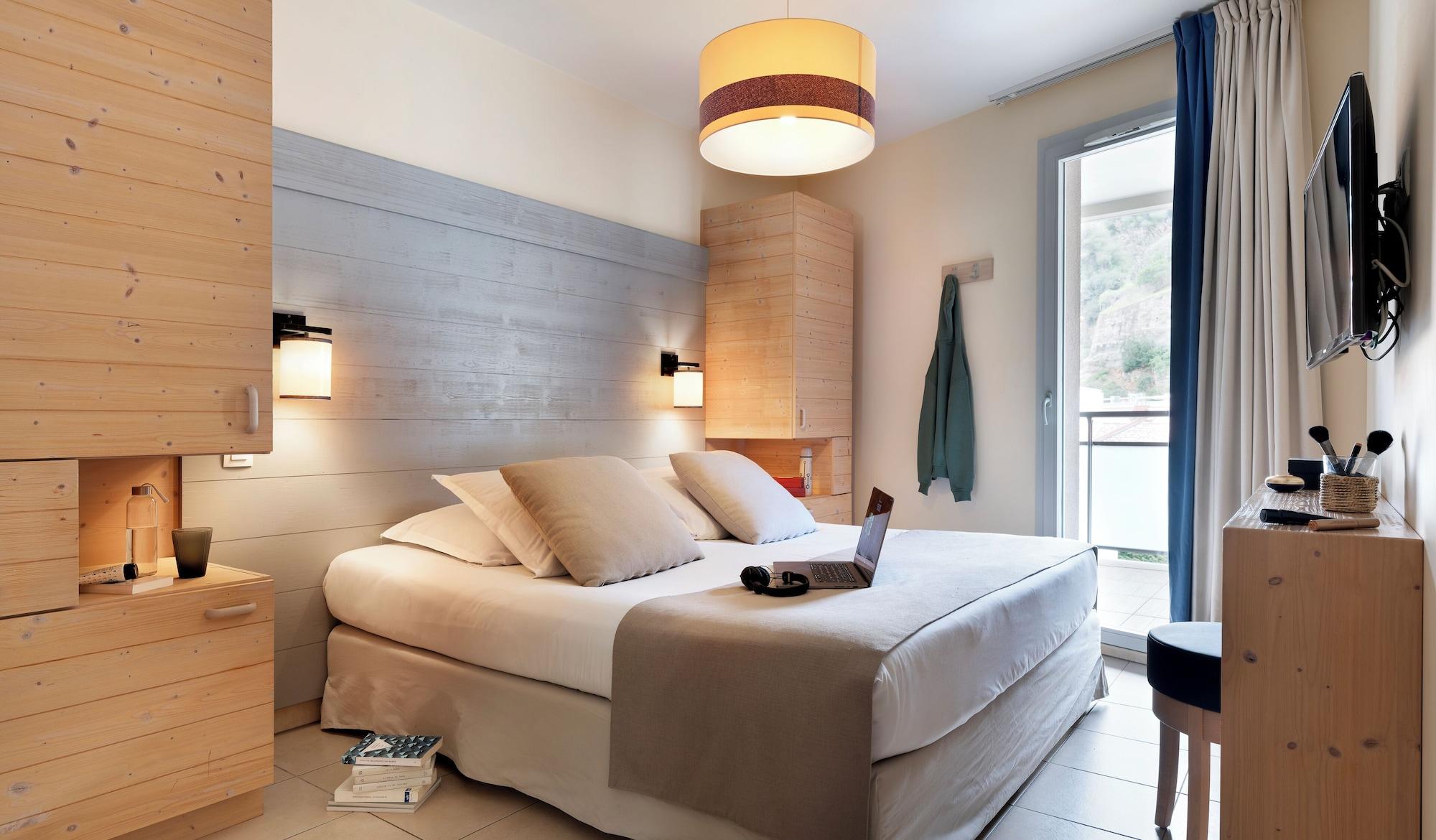 1 Bedroom, Apartment, Coral View