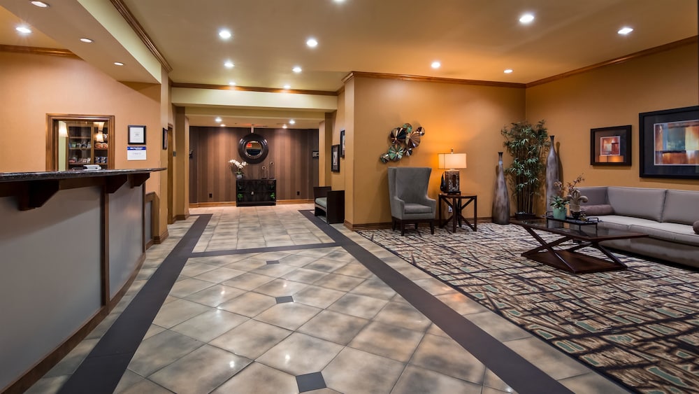Best Western Plus Christopher Inn & Suites 8/32