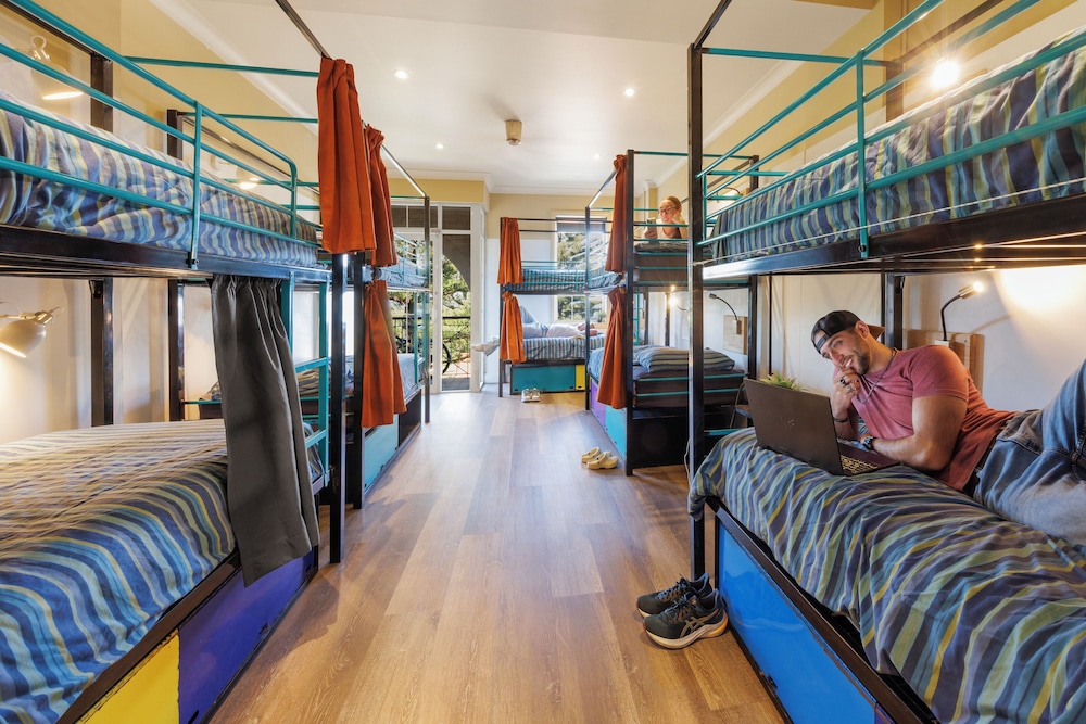 Mad Monkey Coogee Beach Hostel 12/20