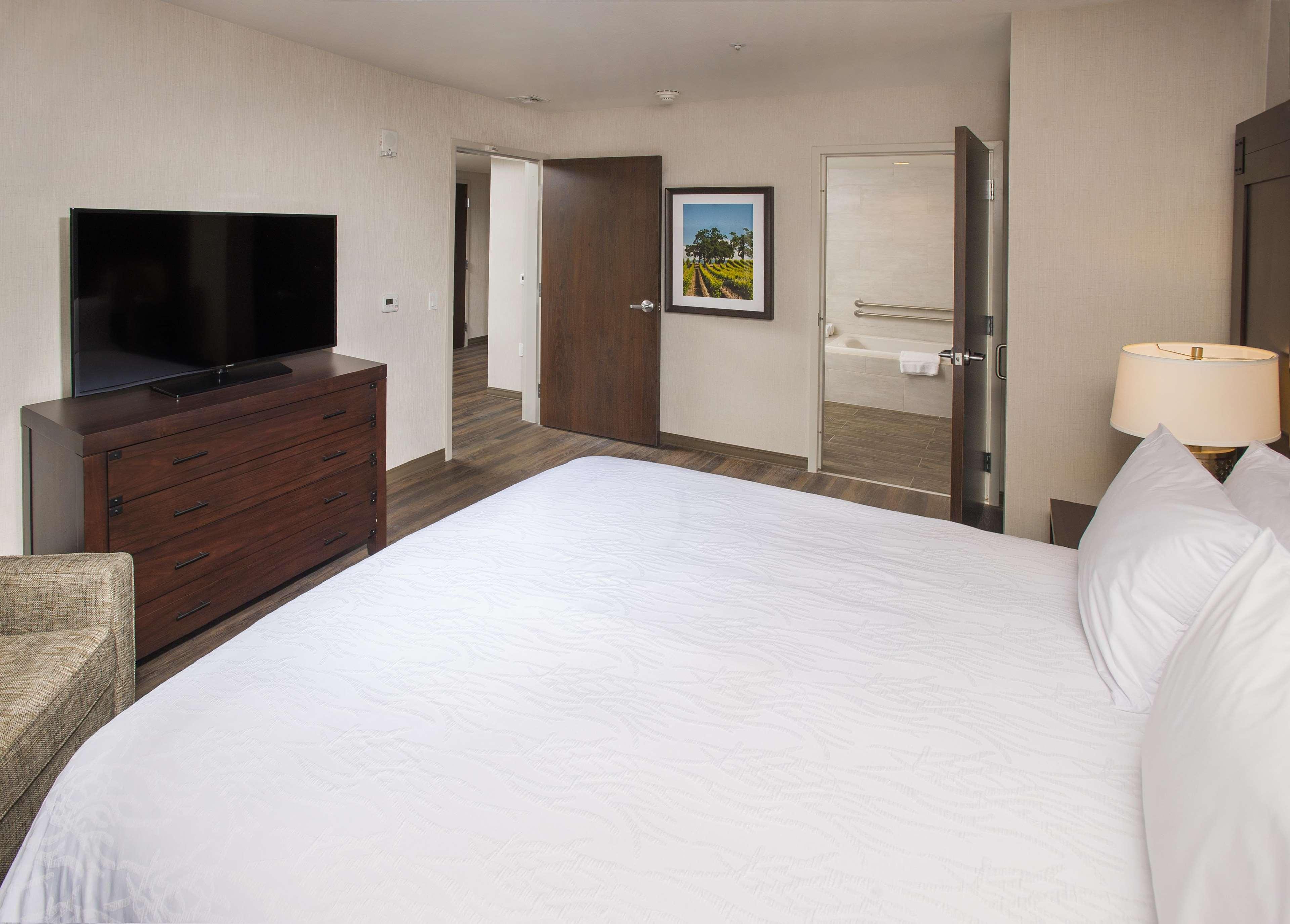Room at HILTON GARDEN INN BURBANK DOWNTOWN, BURBANK - CA