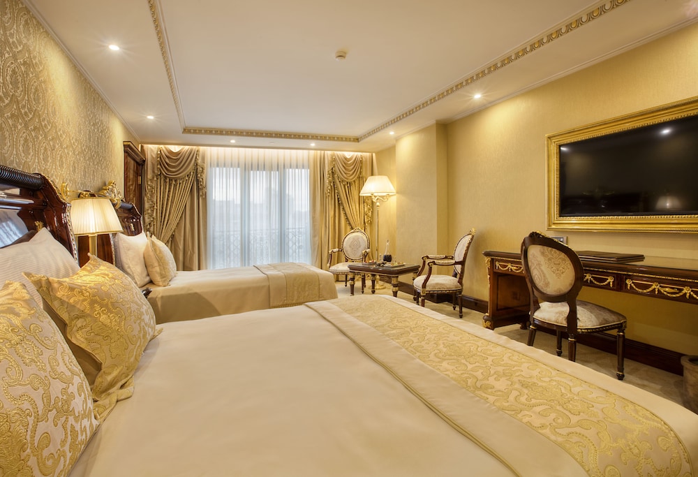 Ottoman's Life Hotel Deluxe 12/71