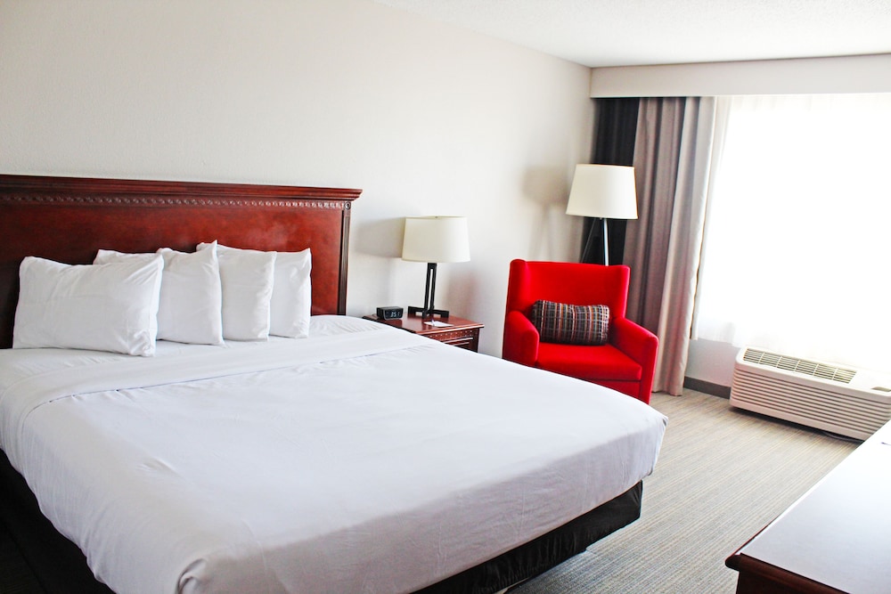 Marinette WI Hotel 10/50