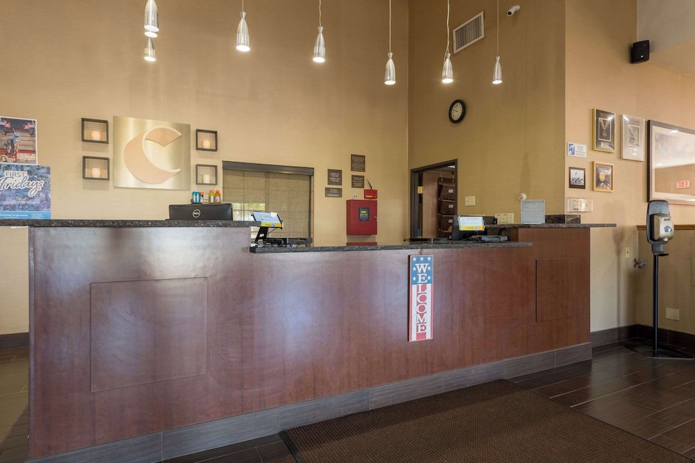 Comfort Inn Suites 6/75