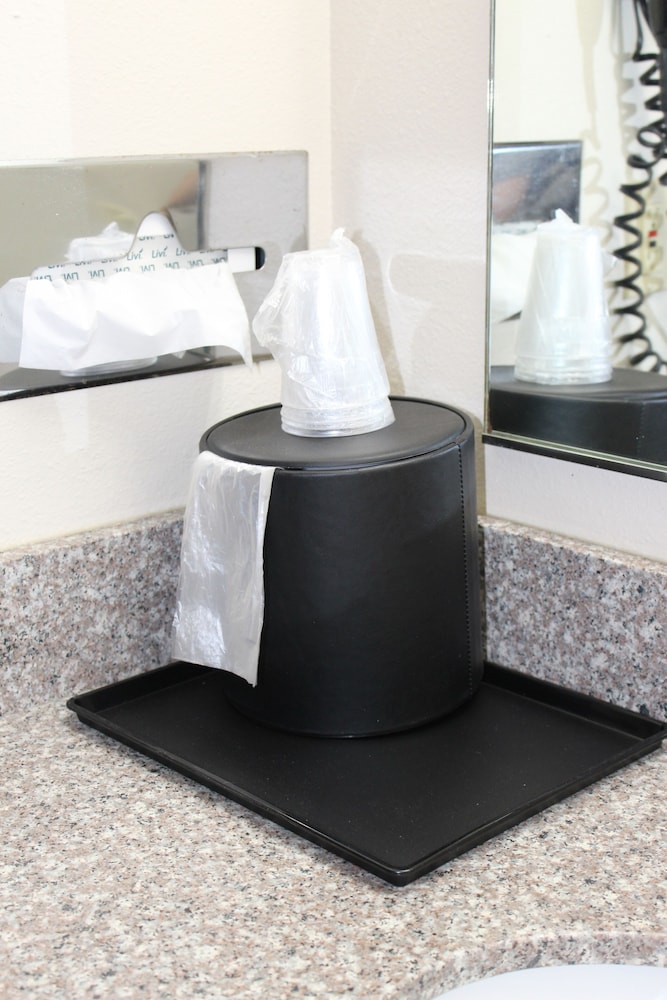 Reston Inn & Suites 19/50