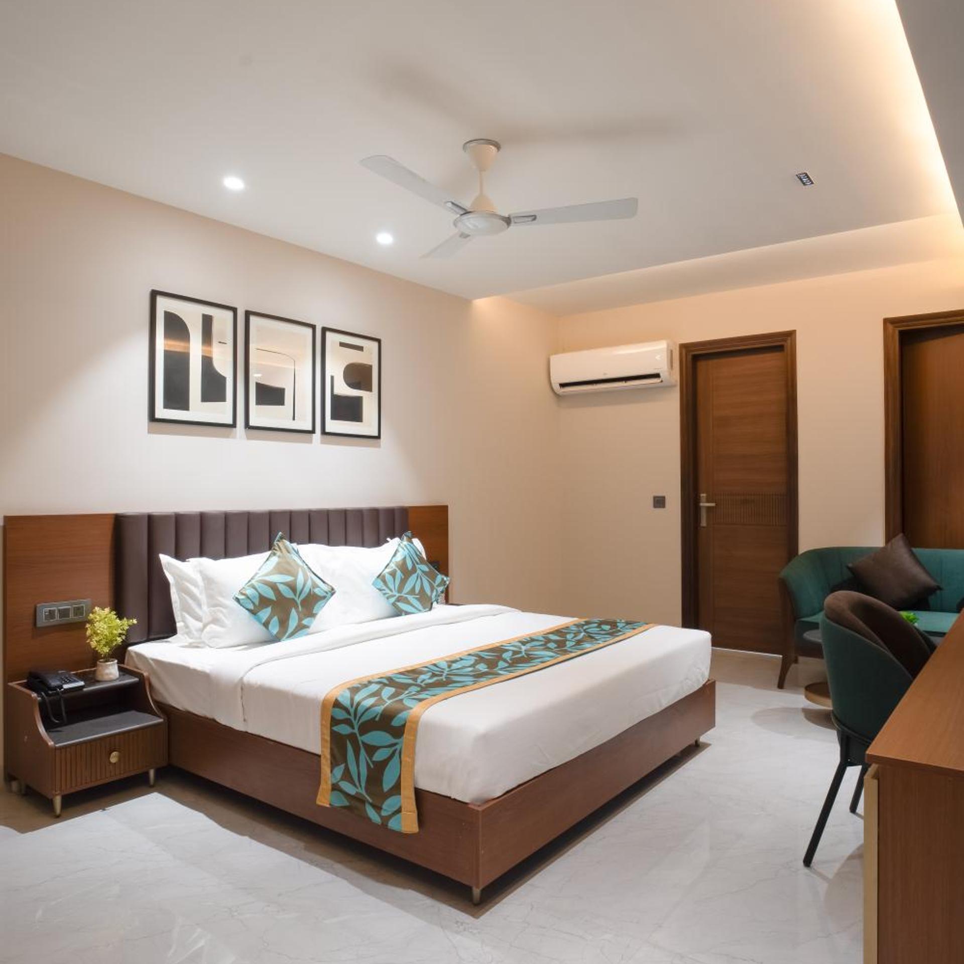 Saltstayz Premier Naraina Vihar 21/60