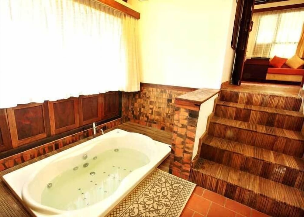 VYTHIRI RESORT 30/55